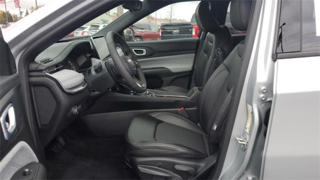 Used 2024 Jeep Compass Latitude SUV