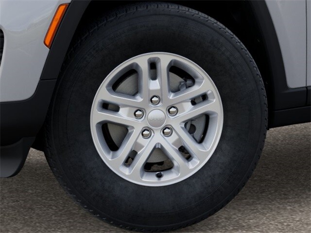 2025 Jeep Grand Cherokee Laredo photo 4