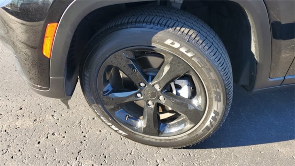 Used 2024 Jeep Grand Cherokee L Laredo SUV