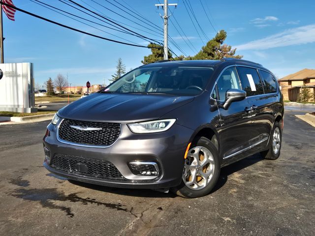 2021 Chrysler Pacifica Limited's photo
