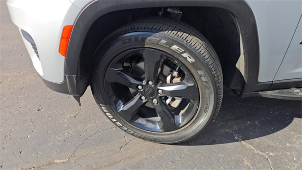 Used 2024 Jeep Grand Cherokee Laredo SUV