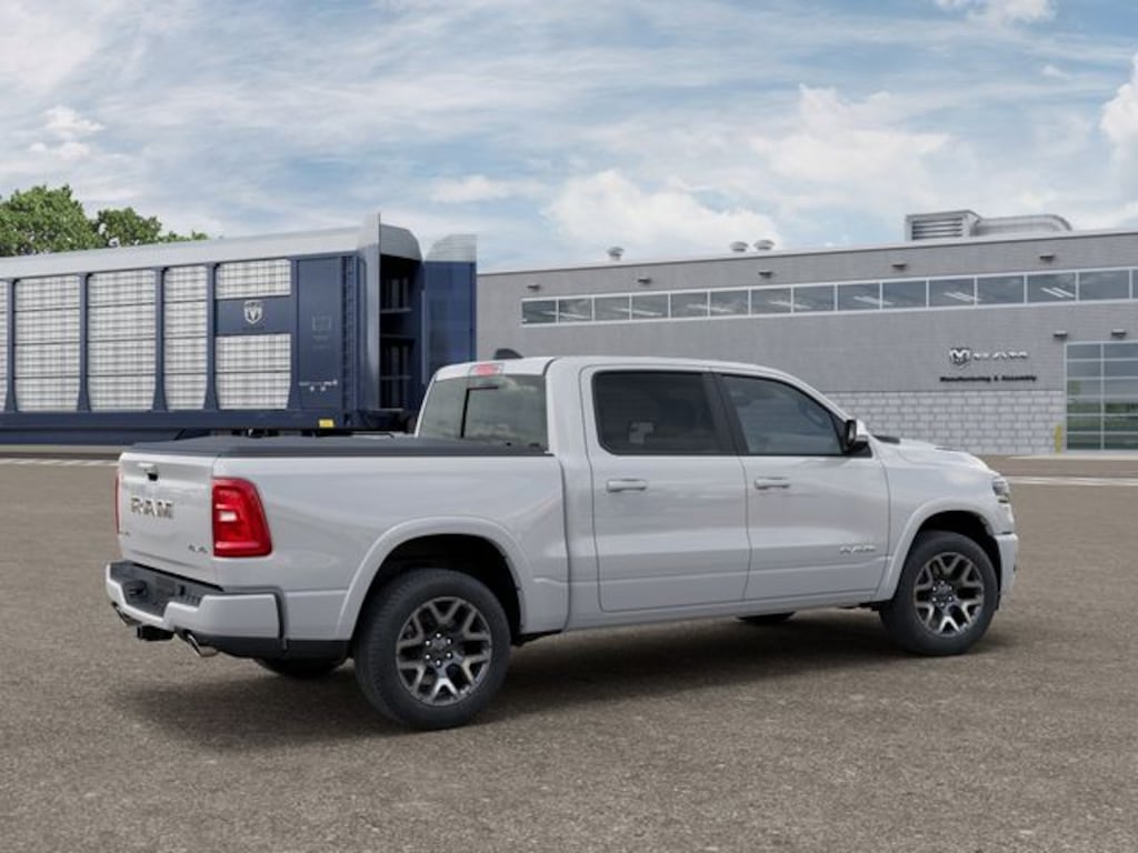 New 2026 Ram 1500 LARAMIE CREW CAB 4X4 5'7 BOX Pickup