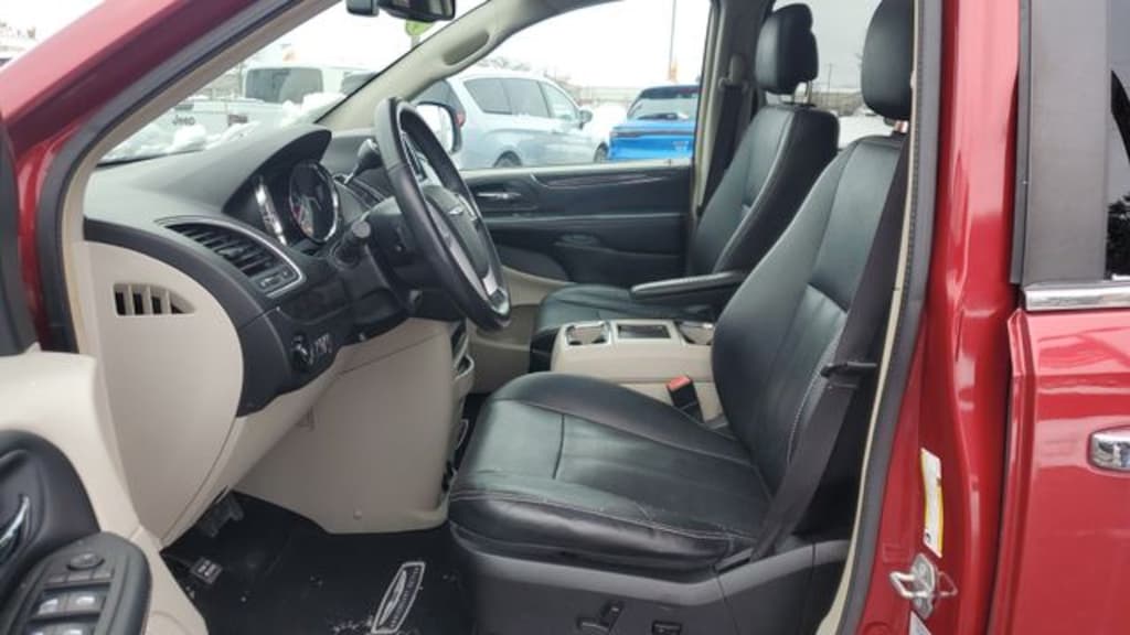 Used 2016 Chrysler Town & Country Touring-L Van LWB Passenger Van