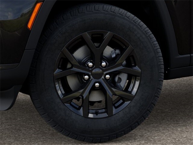 2025 Jeep Grand Cherokee Altitude photo 3