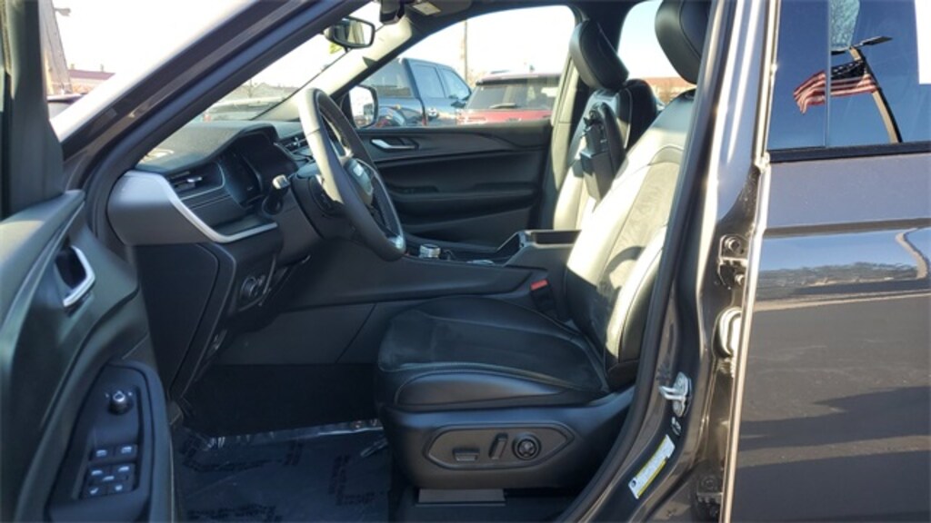 Used 2024 Jeep Grand Cherokee L Laredo SUV