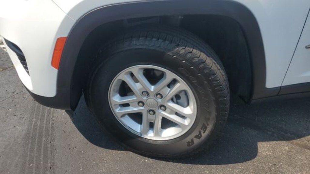 Used 2023 Jeep Grand Cherokee Laredo SUV