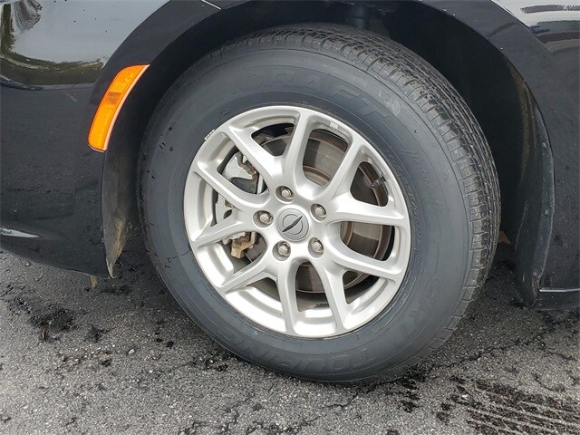 2024 Chrysler Pacifica Touring L photo 3