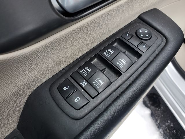 2024 Chrysler Pacifica Touring L - Photo 7