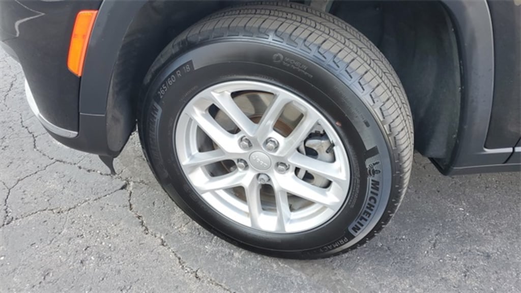 Used 2023 Jeep Grand Cherokee L Laredo SUV