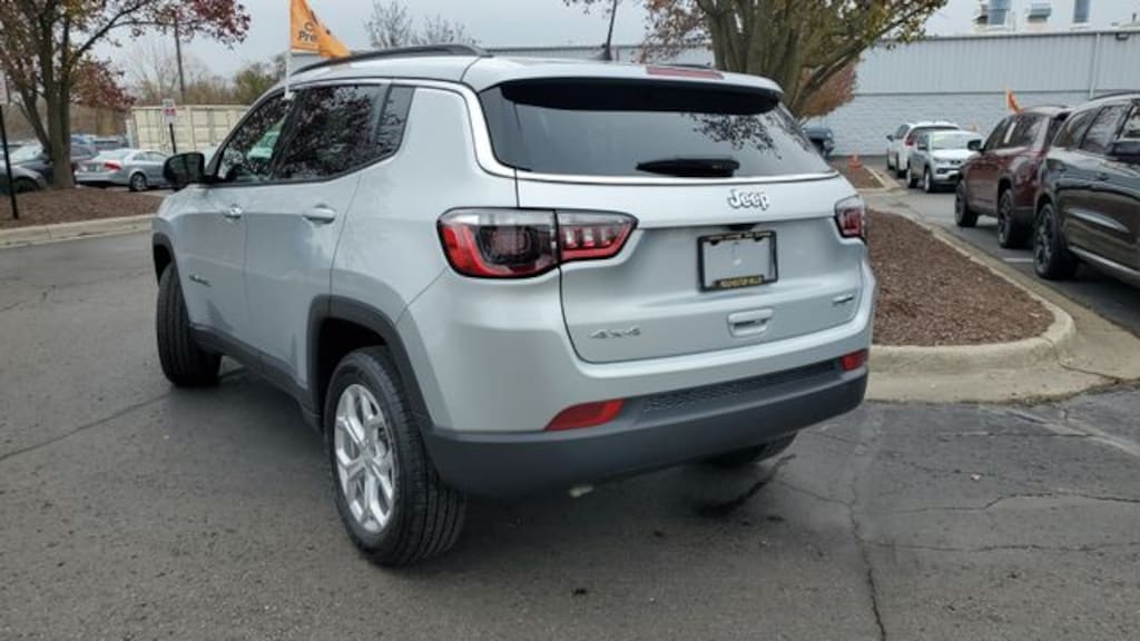 Used 2024 Jeep Compass Latitude SUV