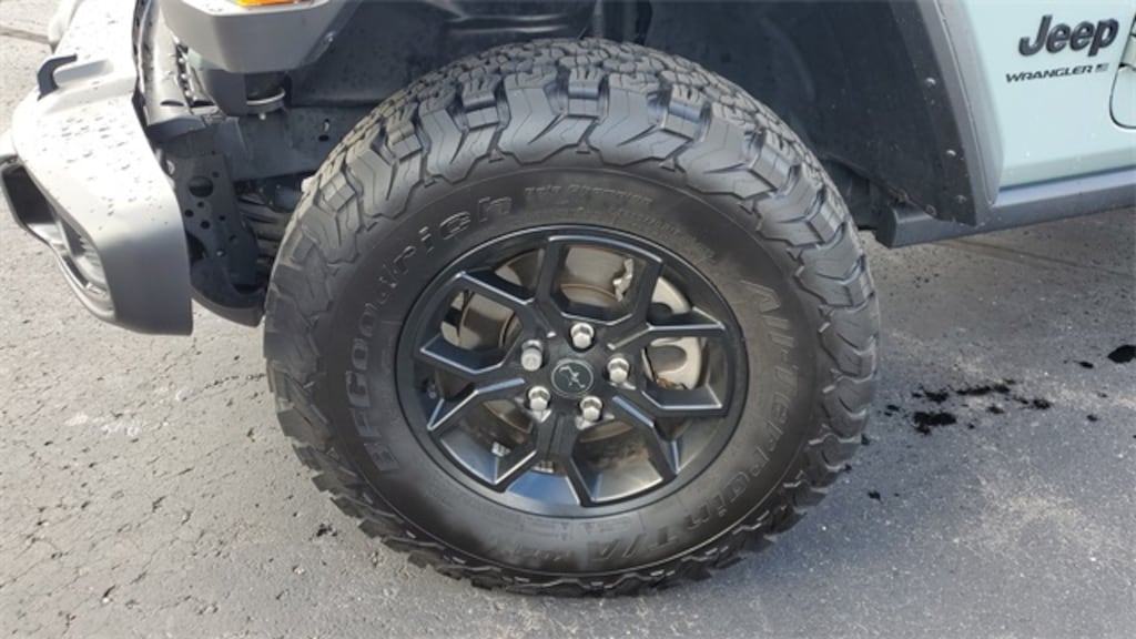 Used 2024 Jeep Wrangler Sport SUV