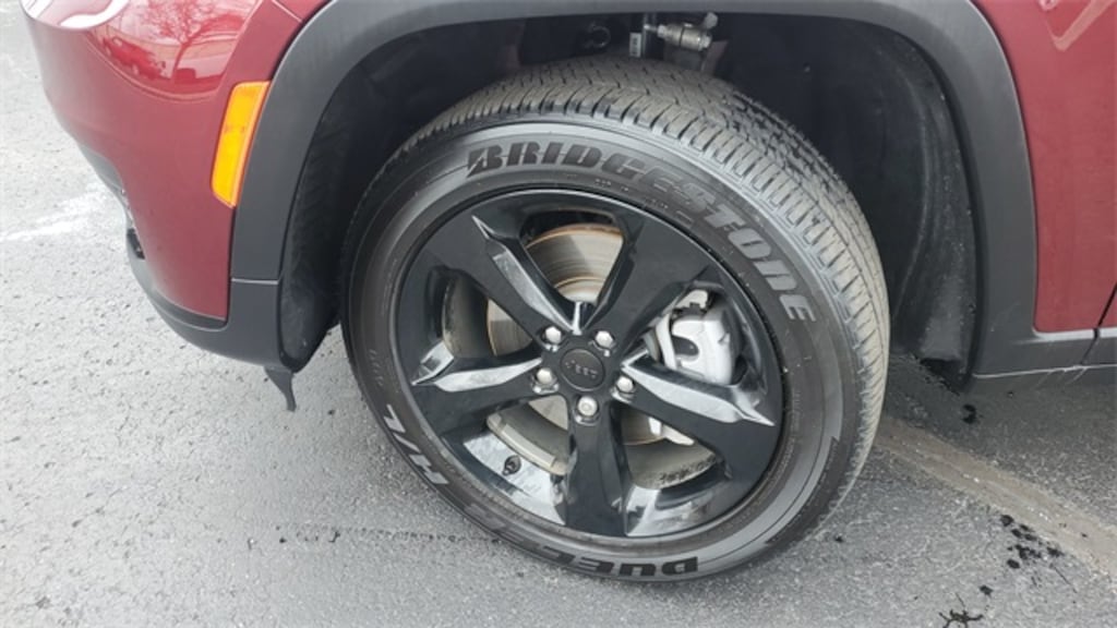 Used 2024 Jeep Grand Cherokee L Laredo SUV