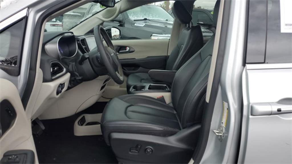 Used 2024 Chrysler Pacifica Touring L Van Passenger Van