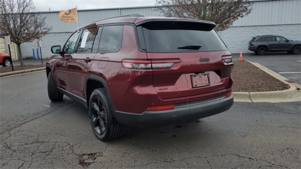 Used 2024 Jeep Grand Cherokee L Laredo SUV