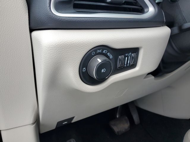 2024 Chrysler Pacifica Touring L - Photo 9