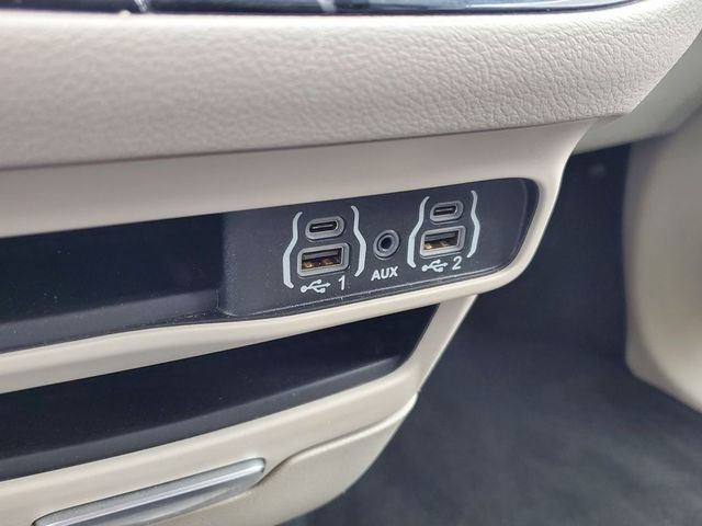 2024 Chrysler Pacifica Touring L - Photo 19