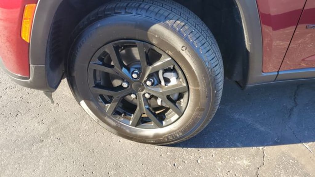 Used 2024 Jeep Grand Cherokee L Laredo SUV