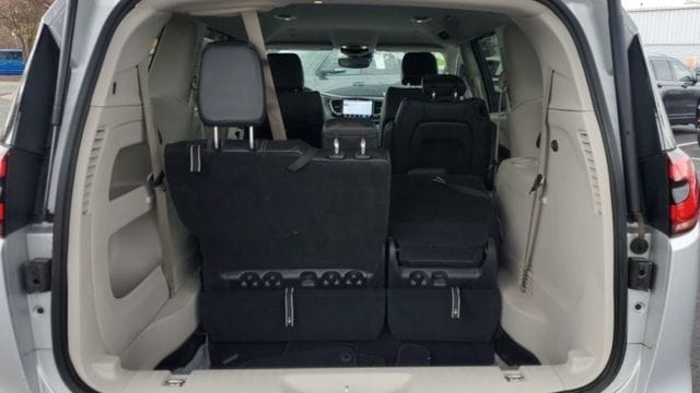 2024 Chrysler Pacifica Touring L - Photo 25