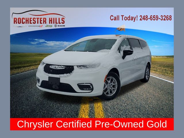 2024 Chrysler Pacifica Touring L's photo