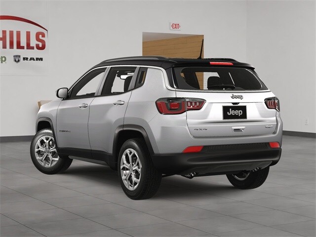 2024 Jeep Compass Latitude photo 4