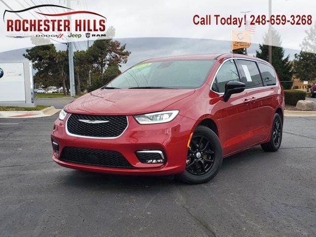 2024 Chrysler Pacifica Touring L's photo