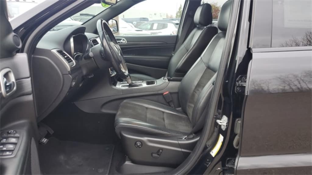 Used 2019 Jeep Grand Cherokee Laredo SUV