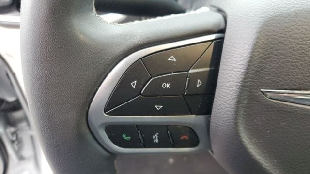 2024 Chrysler Pacifica Touring L - Photo 10