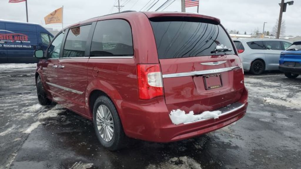 Used 2016 Chrysler Town & Country Touring-L Van LWB Passenger Van