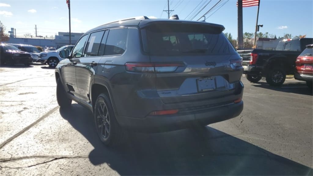 Used 2024 Jeep Grand Cherokee L Laredo SUV