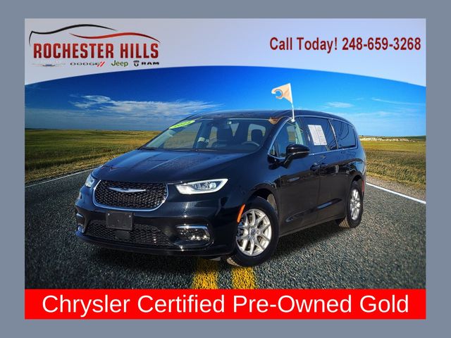2024 Chrysler Pacifica Touring L's photo