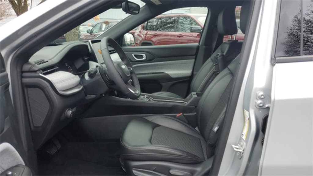 Used 2024 Jeep Compass Latitude SUV