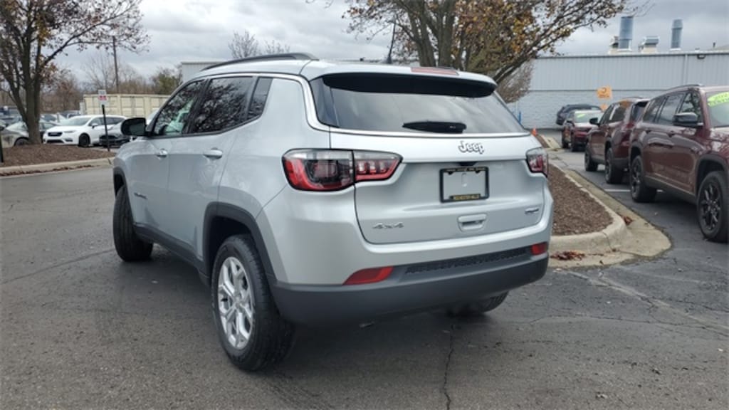 Used 2024 Jeep Compass Latitude SUV
