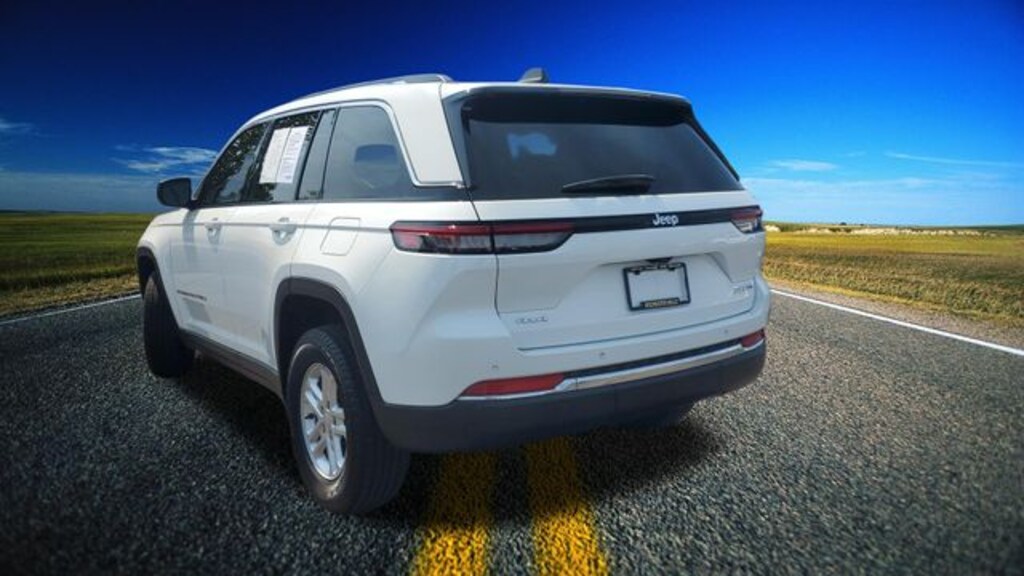 Used 2023 Jeep Grand Cherokee Laredo SUV
