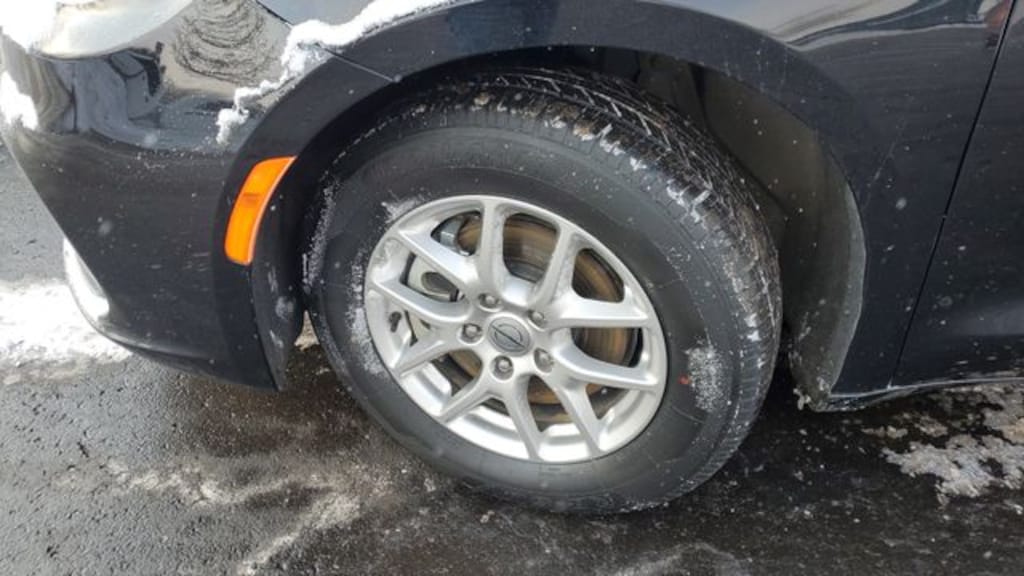 Used 2024 Chrysler Pacifica Touring L Van Passenger Van