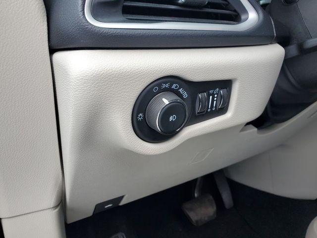 2024 Chrysler Pacifica Touring L - Photo 9
