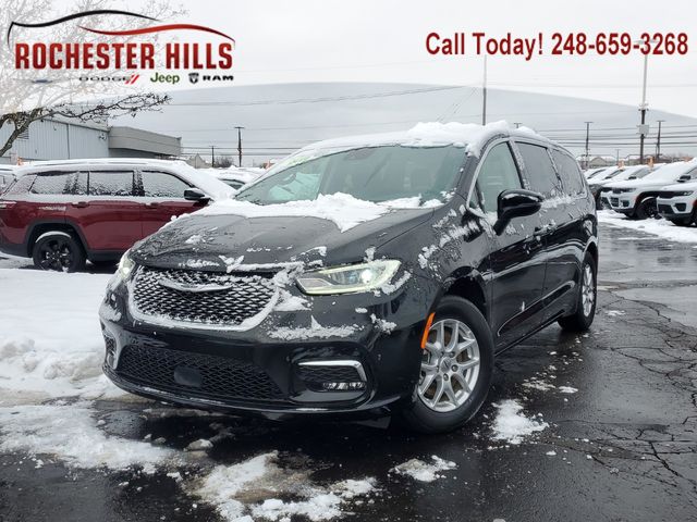 2024 Chrysler Pacifica Touring L's photo