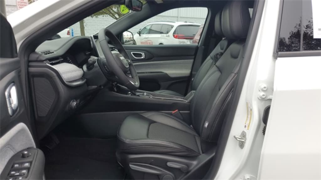 Used 2024 Jeep Compass Latitude SUV