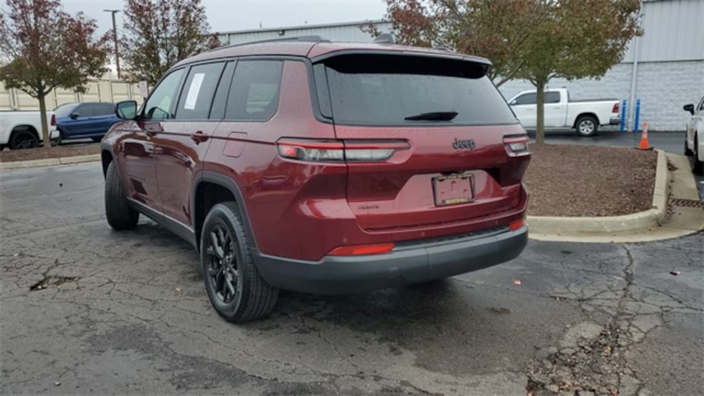 Used 2024 Jeep Grand Cherokee L Laredo SUV