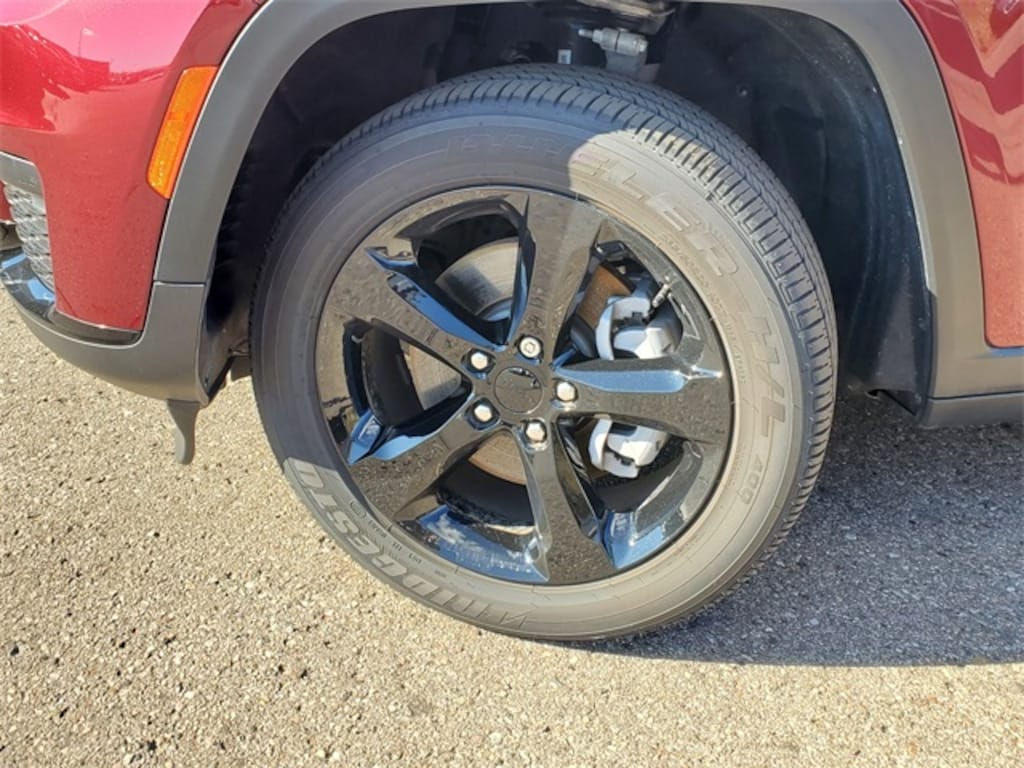 Used 2024 Jeep Grand Cherokee L Laredo SUV