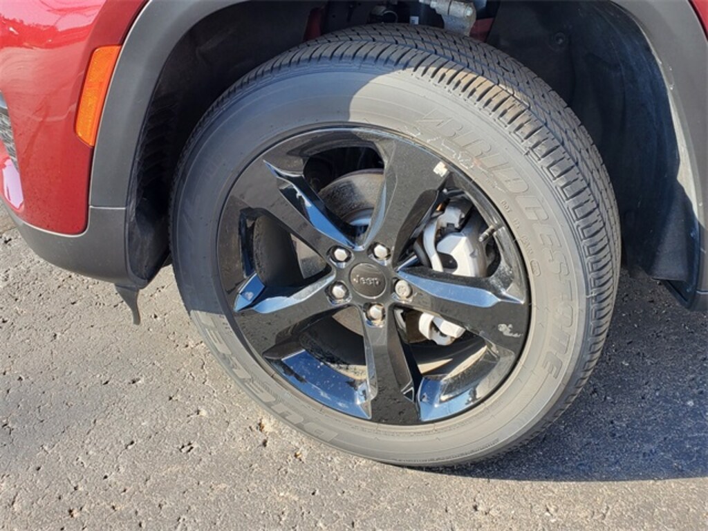 Used 2024 Jeep Grand Cherokee Laredo SUV