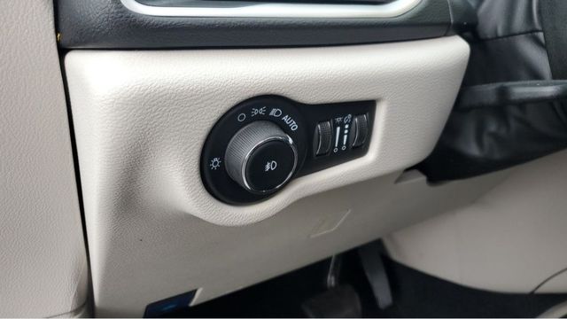 2024 Chrysler Pacifica Touring L - Photo 9