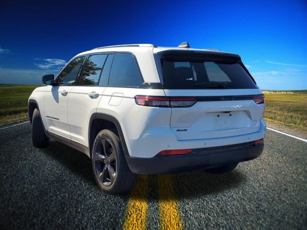 Used 2024 Jeep Grand Cherokee Laredo SUV
