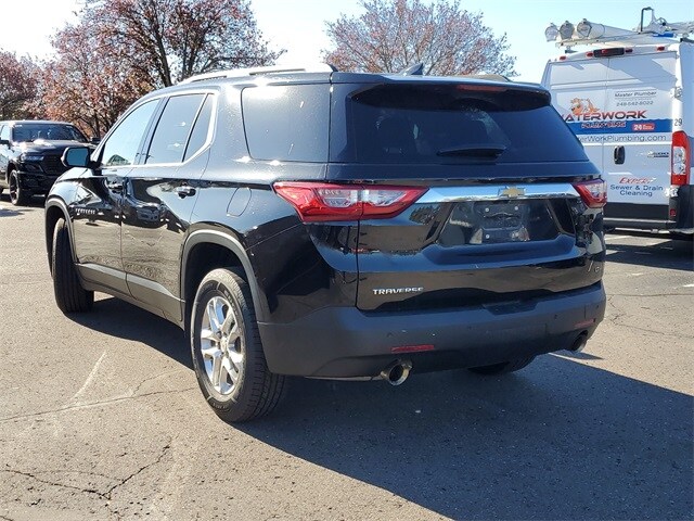 2021 Chevrolet Traverse Cloth 1LT photo 2