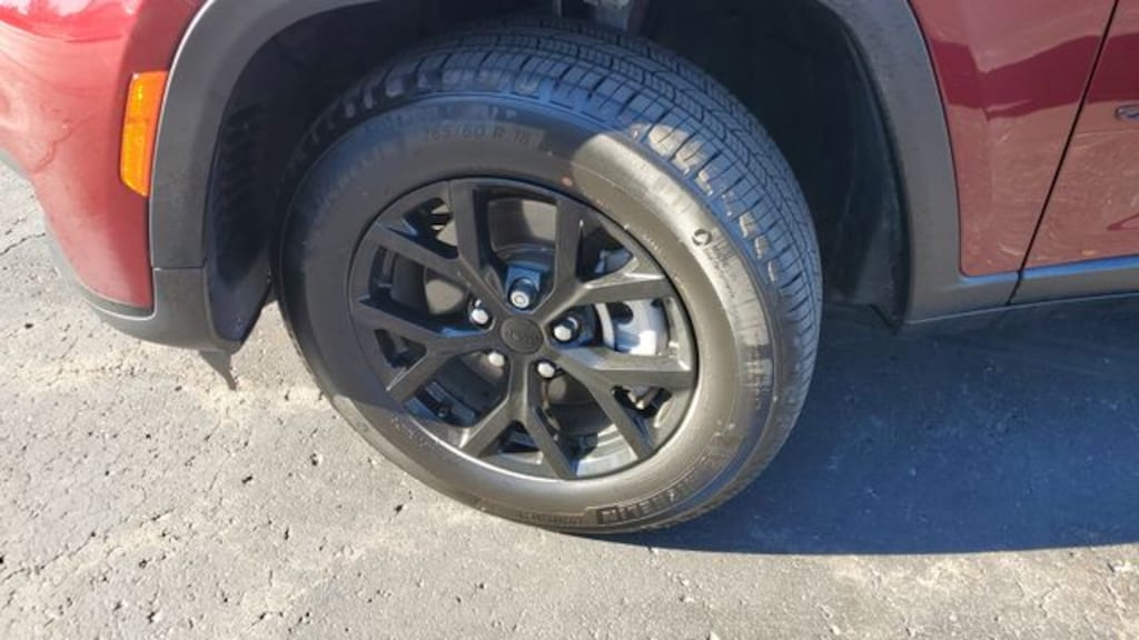 Used 2024 Jeep Grand Cherokee L Laredo SUV