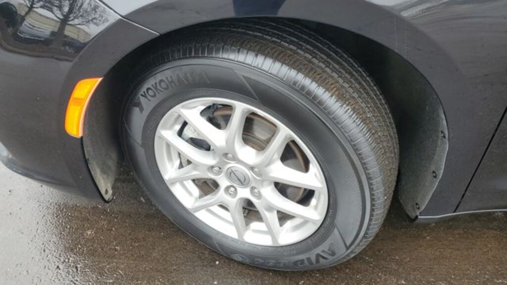 Used 2024 Chrysler Pacifica Touring L Van Passenger Van