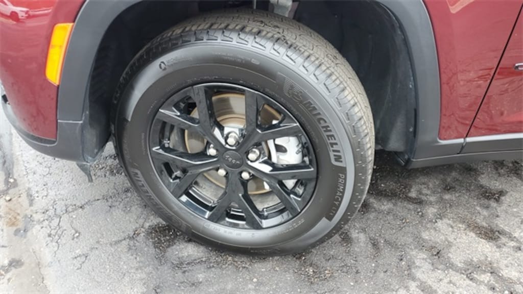 Used 2024 Jeep Grand Cherokee L Laredo SUV