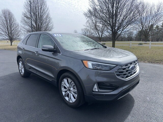 2024 Ford Edge Titanium photo 2