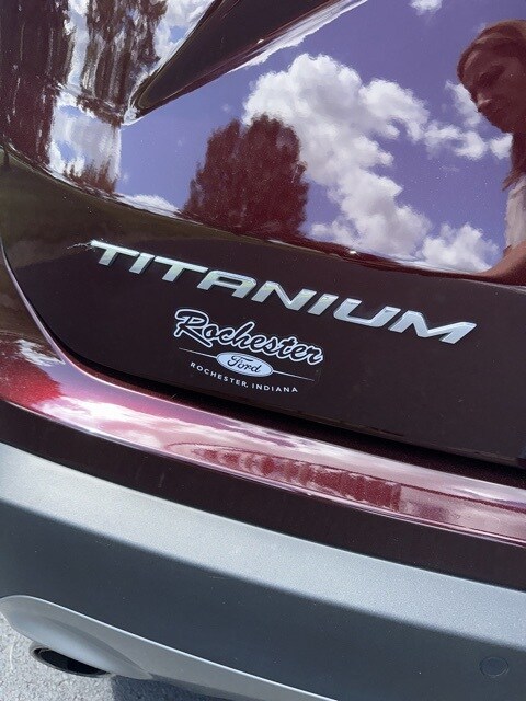 2024 Ford Edge Titanium photo 2