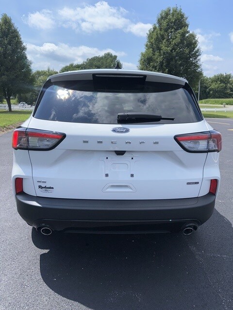 2022 Ford Escape SE Hybrid photo 2