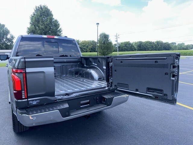 2025 Ford F-150 Lariat photo 4